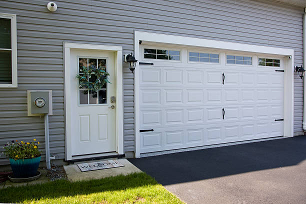 24/7 Emergency Garage Door Panel Replacement experts in Uhland, TX